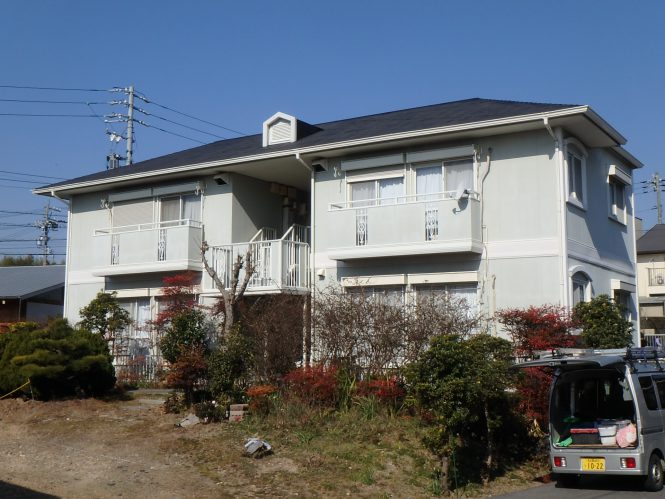 前回の塗装工事から15年程が過ぎ調査では塗膜の劣化が目立ちました。