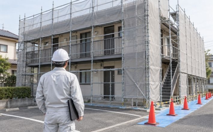 見積もりは、保険料だけでなく調査・足場・検査まで比較します